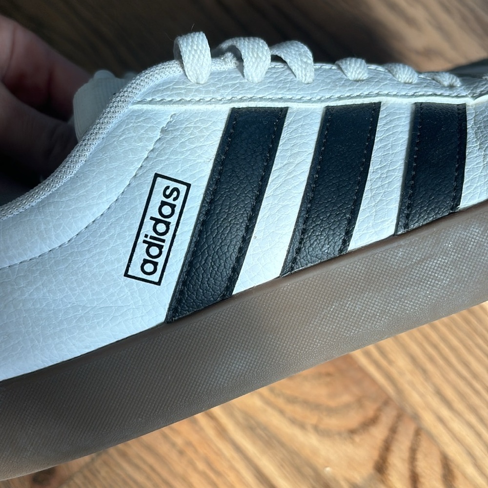 Adidas Women’s VL Court 3.0 Sneaker size 9